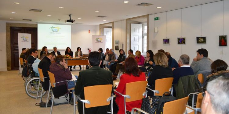Tomiño e Cerveira compartirán a xestión da piscina e da escola de música