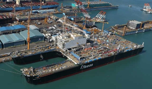 “Pieter Schelte”, el mayor buque multitarea del mundo