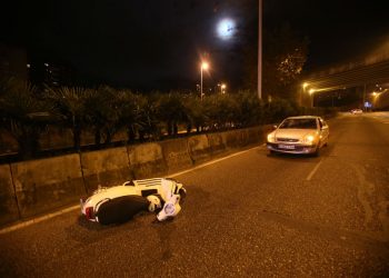 Herido al caer de su moto para evitar a un coche que iba en sentido contrario