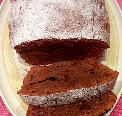 Bizcocho de chocolate con frutos rojos