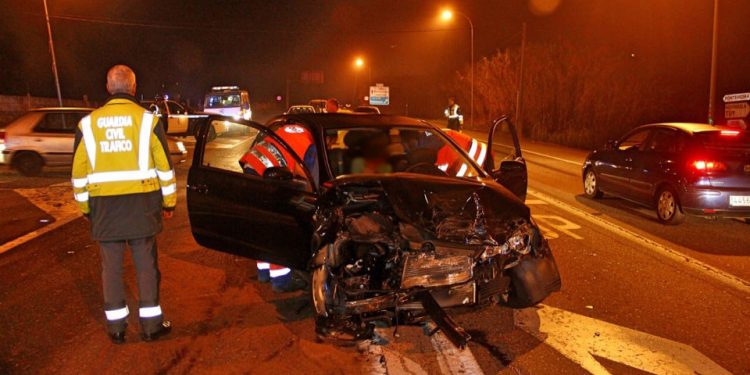 Tres heridos en un accidente de tráfico en Vilaboa