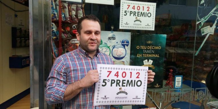El segundo y el quinto premio dejan varios décimos en Vigo