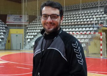 «El reto es que la gente se identifique con el equipo, ascender aún no me lo planteo»