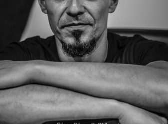 César Pérez Gellida: «Empecé a escribir para combatir el insomnio»