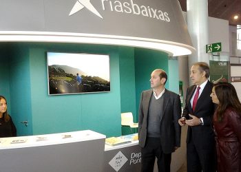 La Diputación reabre su oficina de turismo en el aeropuerto de Peinador