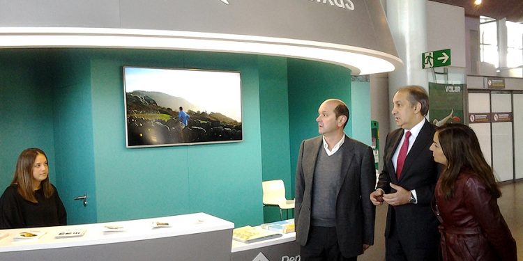 La Diputación reabre su oficina de turismo en el aeropuerto de Peinador