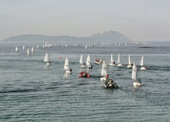 Mar de velas en Canido