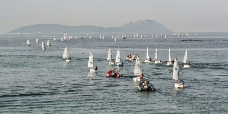 Mar de velas en Canido