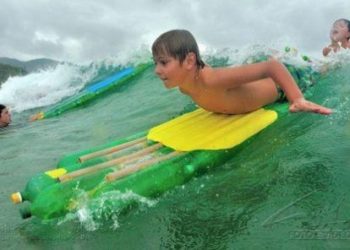 Navegando con botellas plásticas