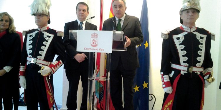 El alcalde pide reformar la Constitución