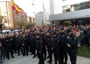 La Comisaría de Vigo rinde homenaje a Vanessa e intenta superar el golpe