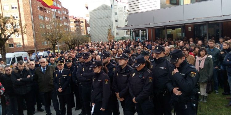 La Comisaría de Vigo rinde homenaje a Vanessa e intenta superar el golpe