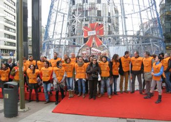 Protesta ante el árbol