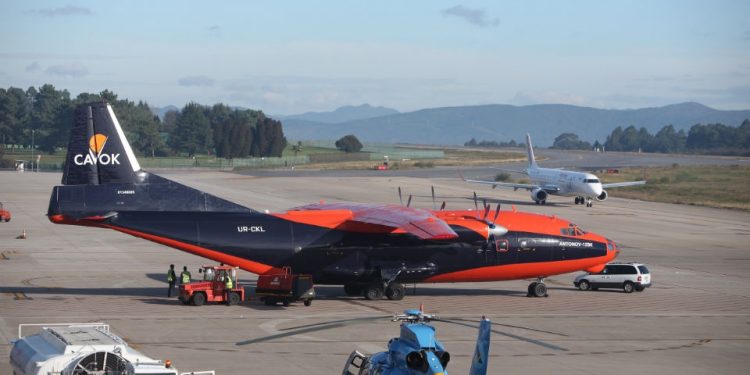 Un Antonov, en Peinador