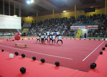Más de 300 gimnastas mostraron sus habilidades en As Travesas
