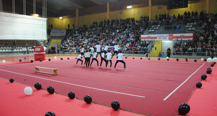 Más de 300 gimnastas mostraron sus habilidades en As Travesas