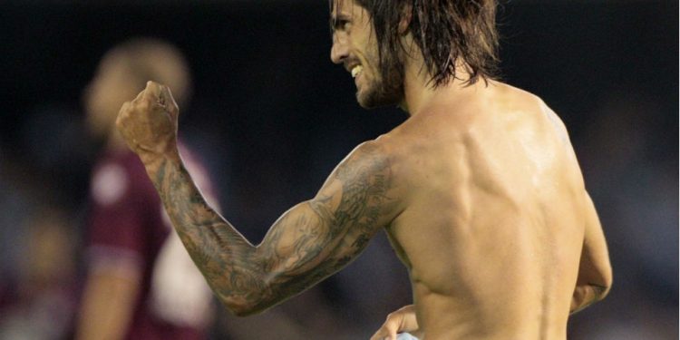 Augusto reconoce haber llamado «ladrón» al árbitro y exculpa a Larrivey