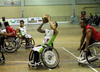El Amfiv cae con honor en la casa del líder (70-45)