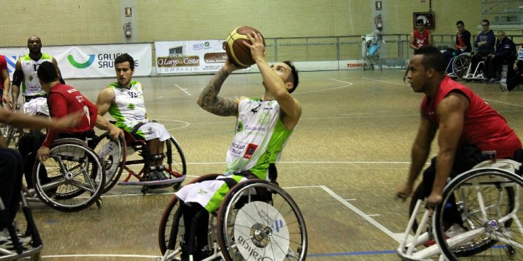 El Amfiv cae con honor en la casa del líder (70-45)