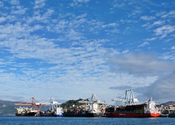 Vigo acoge la escala simultánea de cuatro portacontenedores