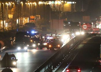 Espectacular despliegue de la Guardia Civil en Porriño