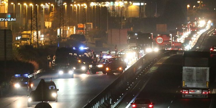 Espectacular despliegue de la Guardia Civil en Porriño