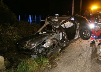 Fallece un joven en Ponteareas al chocar su coche contra un muro
