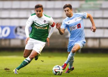 El Racing rompe la buena racha del Coruxo (2-0)