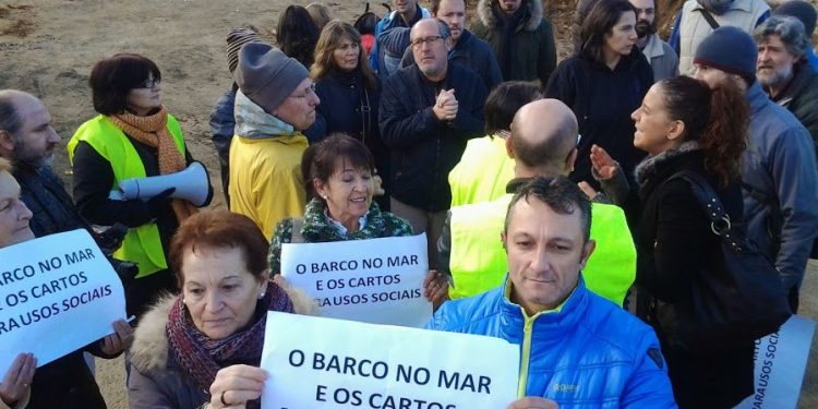 El Concello seguirá con las obras en Coia y los vecinos mantienen el bloqueo