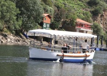 En los cañones del río Sil a bordo del «Brandán»