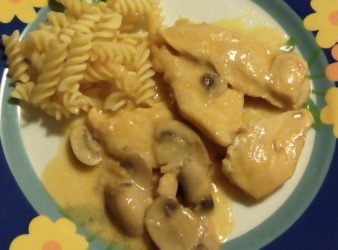 Pechugas de pollo con nata y champiñones