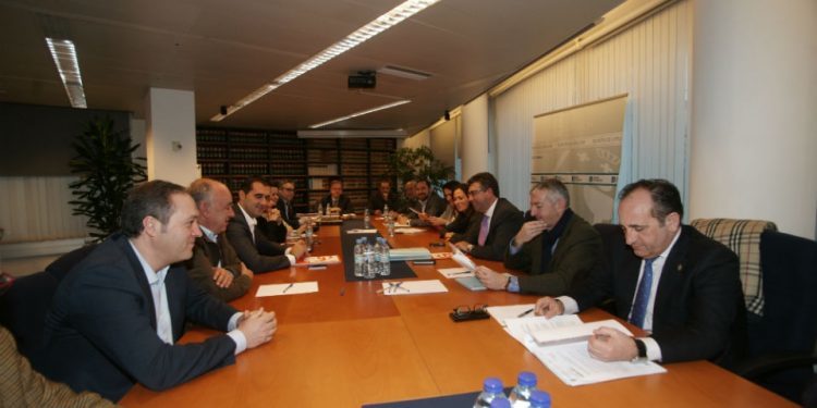 Caballero avisa a la Xunta: «Cuidadito con prevaricar y dejar fuera a Vigo del Plan de Transporte, nos veremos en los tribunales»