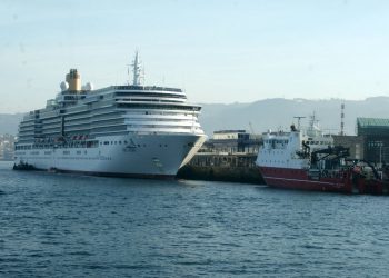 El ambiente british del «Arcadia» recala en Vigo