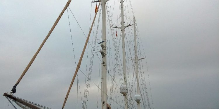 La goleta «Xarifa» apura su puesta a punto en la ría de Vigo para regresar en marzo al Mediterráneo