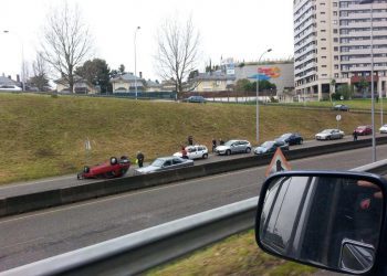 Vuelco de un coche y corte de tráfico en la circunvalación de Castrelos