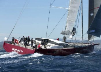 “Nomad IV”, o como «velejar» a bordo de un cien pies de carbono