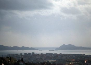 El temporal obliga a refugiarse en la Ría a una decena de barcos