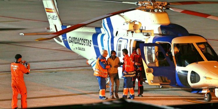 Evacuado un marinero enfermo a 73 millas al oeste de A Guarda