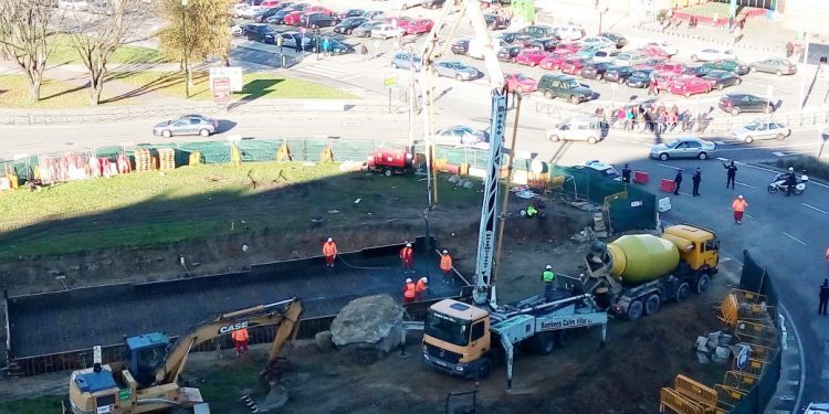 El Concello apura las obras de la base del pesquero en la rotonda