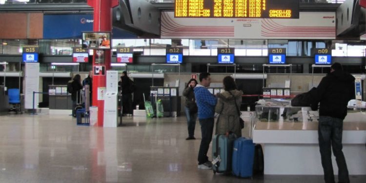 Air Nostrum abandona la ruta a Tenerife Norte desde Peinador e Iberia Express la recupera