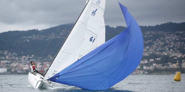 El J70 de Gonzalo Araújo defiende su liderato en la ría de Vigo