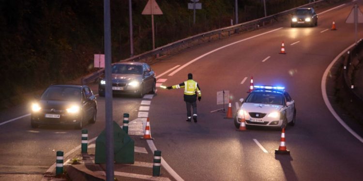 Control de alcoholemia y drogas en la salida de Vigo