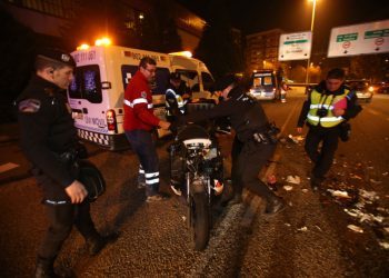 Dos heridos en una colisión entre dos motos en Vigo