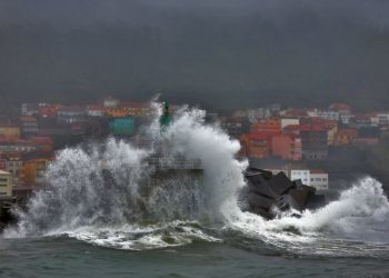 Olas de cinco metros en el puerto de A Guarda y posibilidad de nieve en zonas altas de Vigo