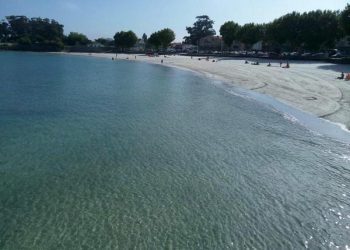 Localizan una urna funeraria con cenizas humanas en la playa de Canido