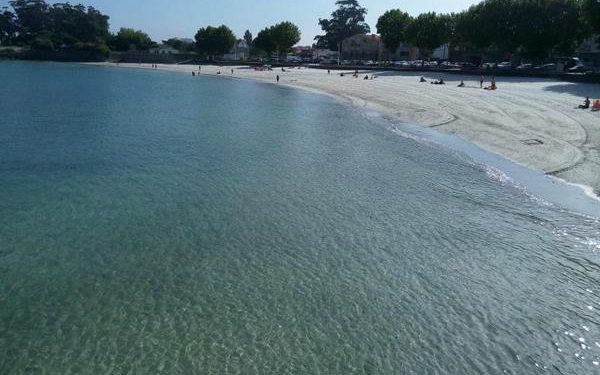 Localizan una urna funeraria con cenizas humanas en la playa de Canido