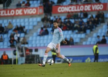 Berizzo cambiará el dibujo habitual y alineará a tres centrales ante el Valencia