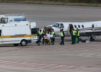 Llega a Peinador el joven de Sanxenxo herido grave en Inglaterra