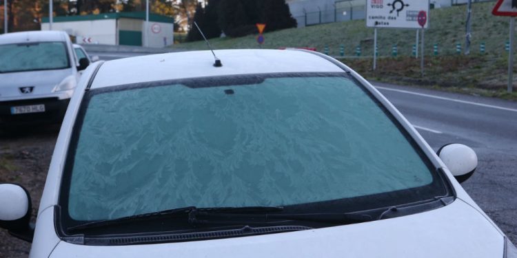 Vigo amanece bajo una espesa capa de hielo