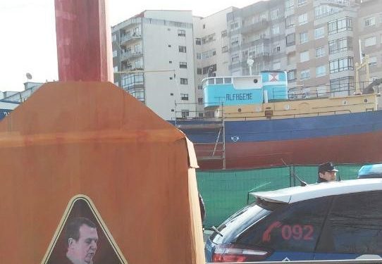Sin champán, pero con ron Cacique, para la «botadura» del “Alfageme”